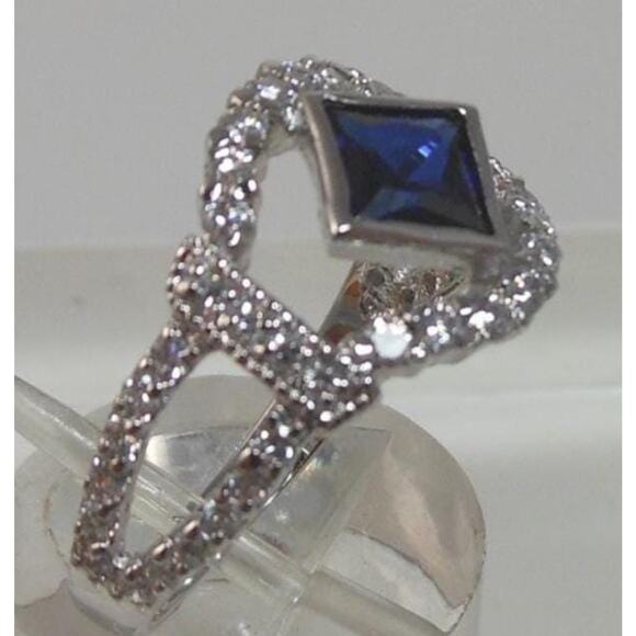 Elegant Vintage Sterling Silver Ring with Simulated Diamond Sapphire | Size 7 - Picture 8 of 8
